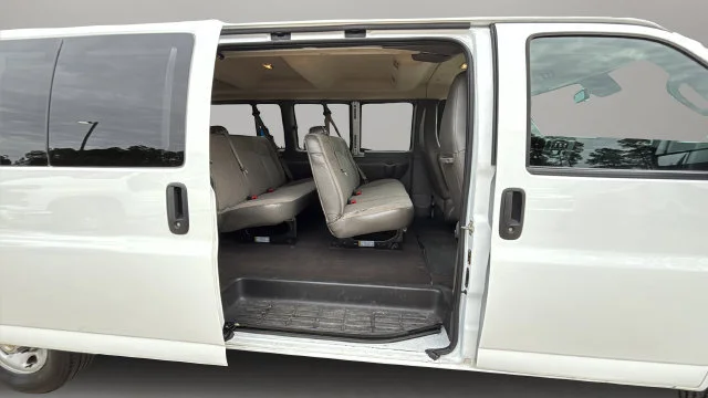 Used 2024 Summit White Chevrolet 1LT image 34