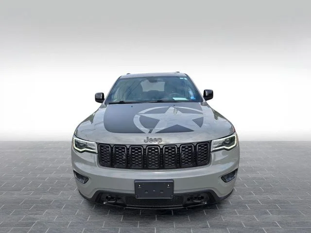 Used 2021 Gray Jeep Laredo image 2