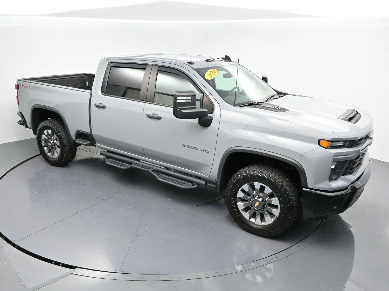 Used 2024 Slate Gray Metallic Chevrolet Custom image 37