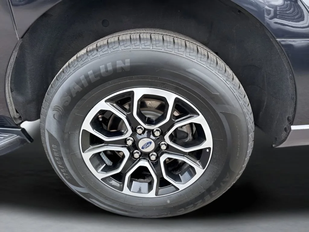Used 2024 Black Ford XLT image 39