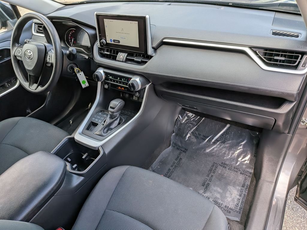 2023 Toyota RAV4 LE - Photo 30