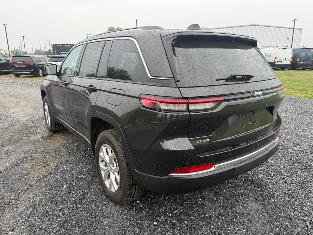 Used 2023 Rocky Mountain Pearlcoat Jeep Limited image 5
