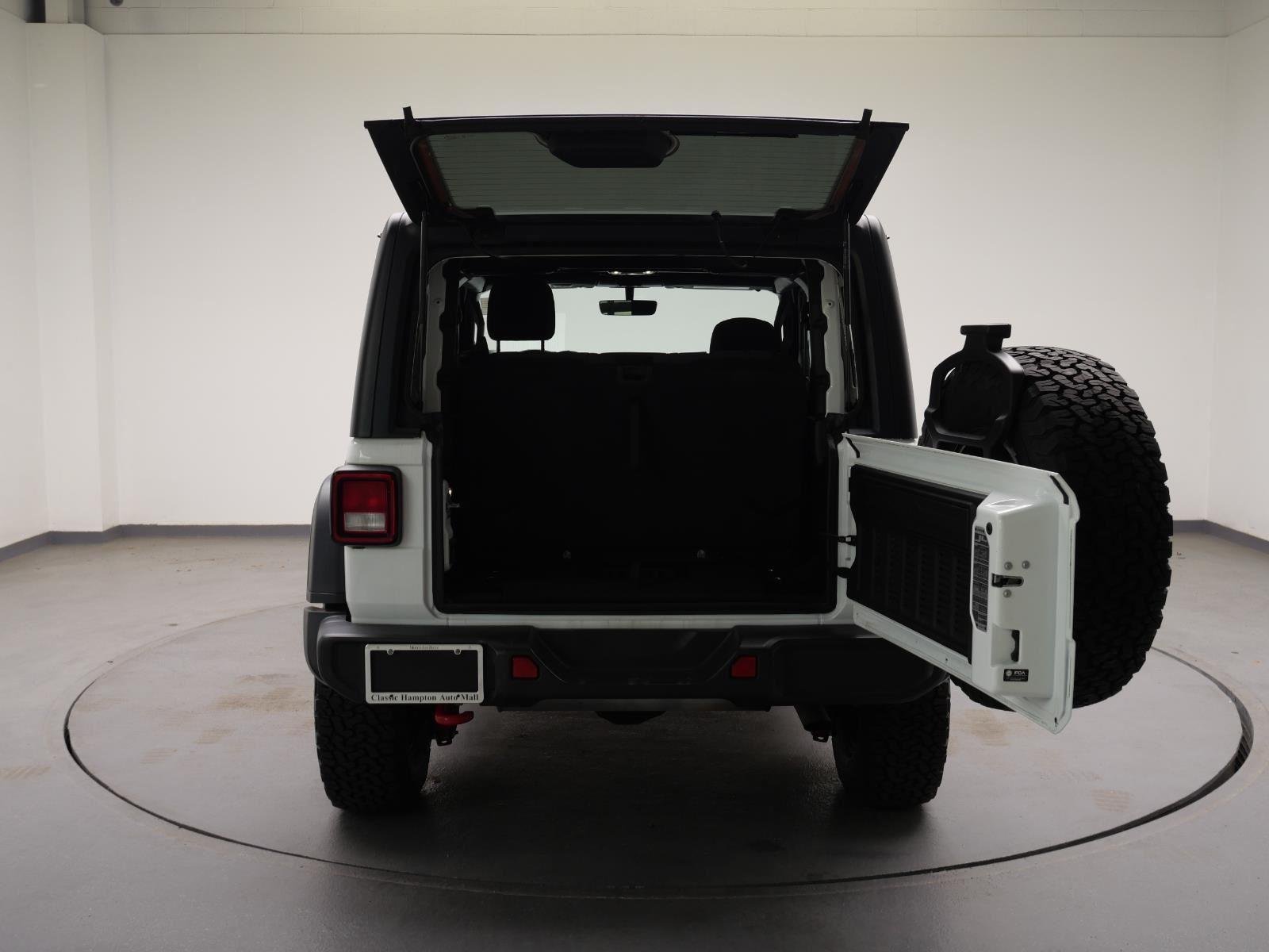 Used 2022 Bright White Clearcoat Jeep Rubicon image 7