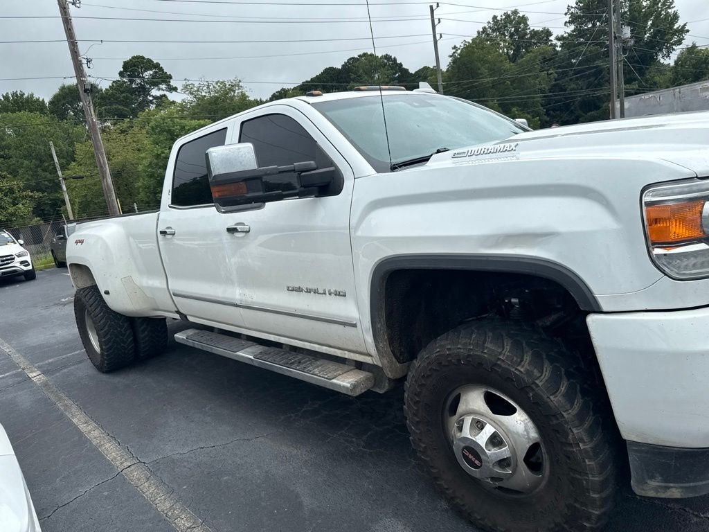 Used 2017 White GMC Denali image 2