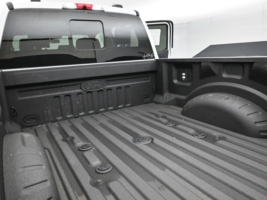New 2026 Oxford White Ford Lariat image 24