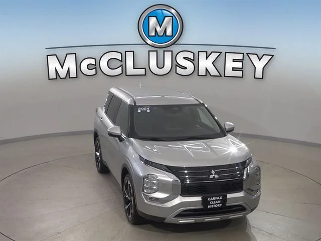 Used 2024 Silver Mitsubishi SE image 8