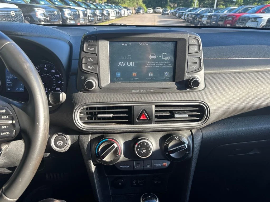 Used 2021 Black Hyundai SEL image 12