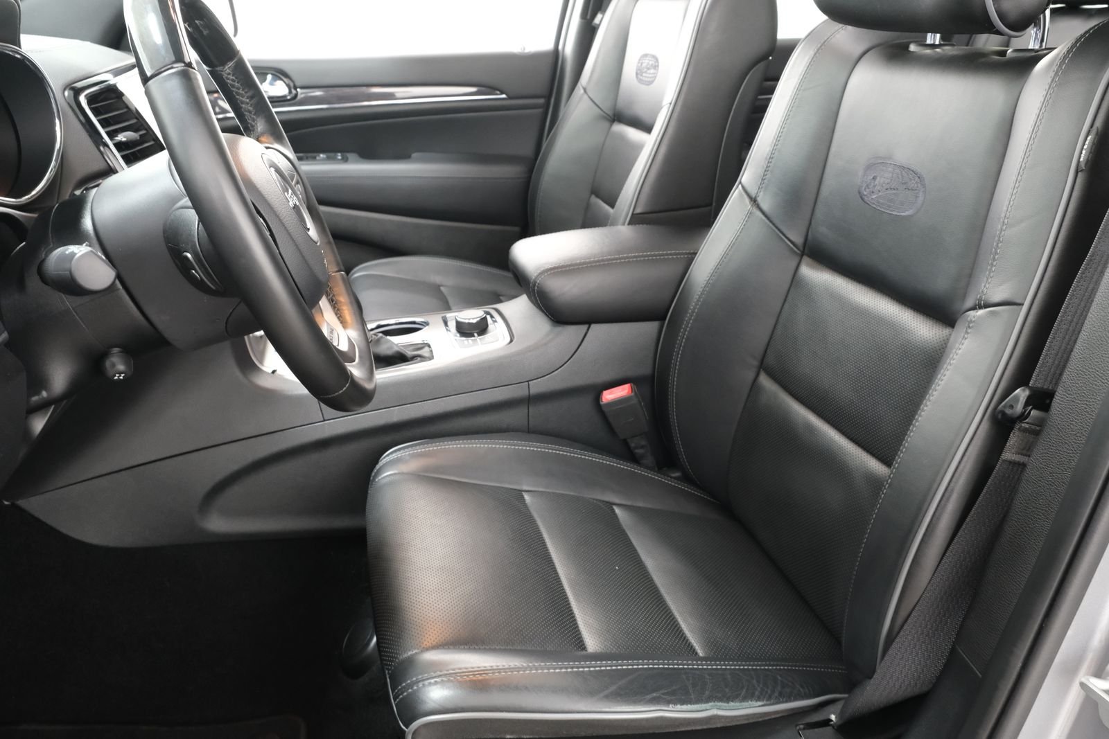 Used 2020 Billet Silver Metallic Clearcoat Jeep Overland image 31
