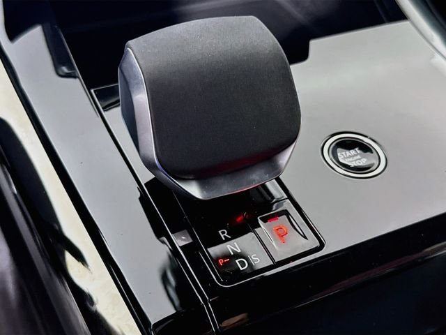 New 2026 Carpathian Grey Land Rover Dynamic SE image 19