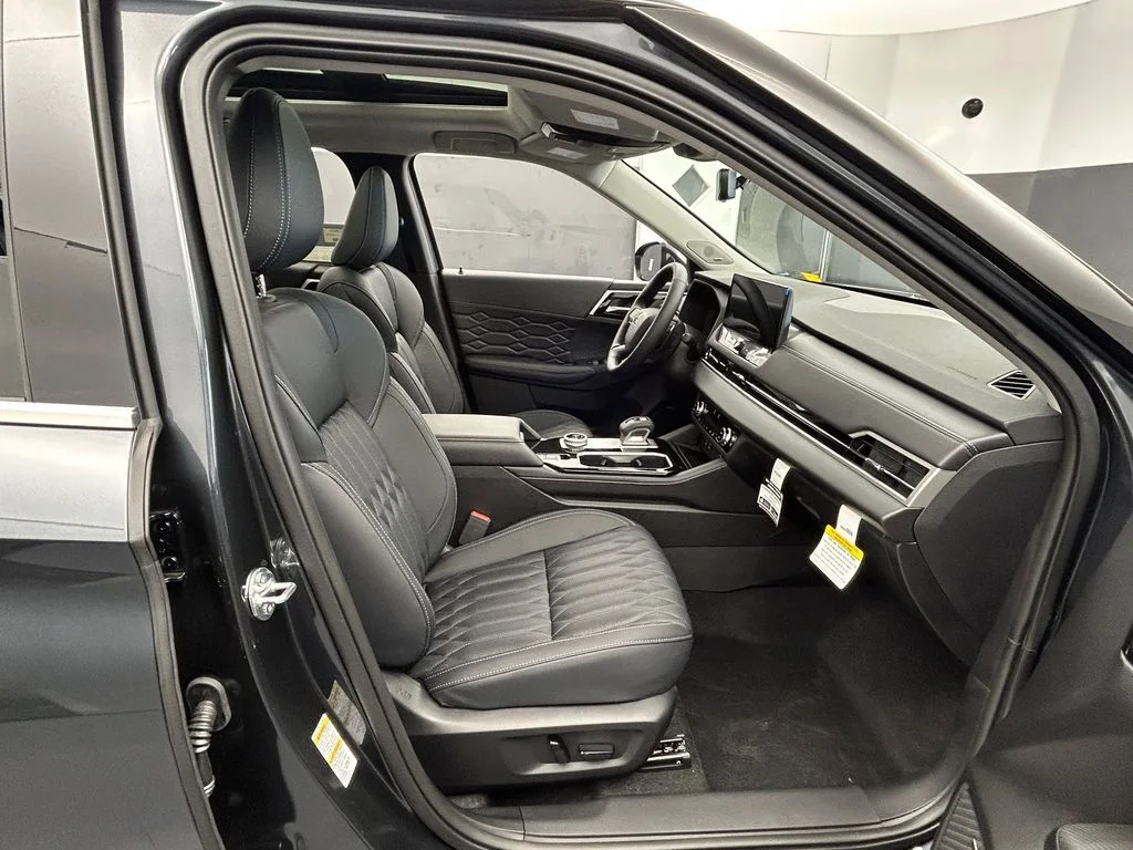New 2026 Gray Mitsubishi SEL image 40