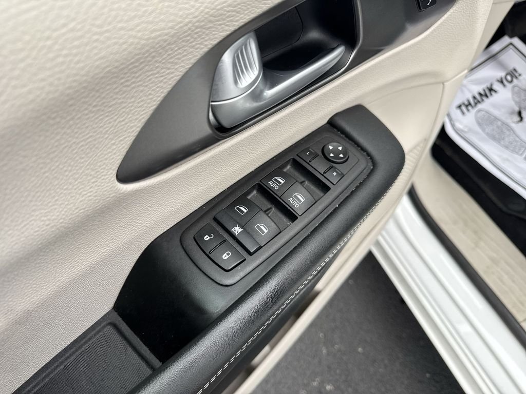Used 2024 White Chrysler Touring L image 13