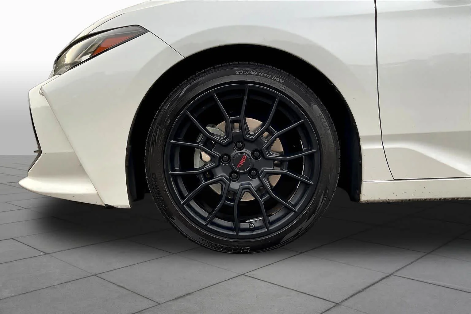 Used 2019 Wind Chill Pearl Toyota Touring image 11