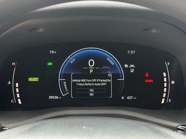 2025 Toyota Camry LE - Photo 14
