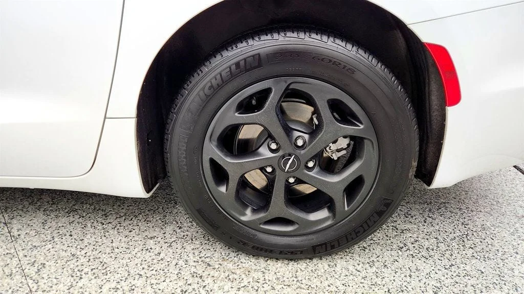 Used 2024 Bright White Clearcoat Chrysler Hybrid S Appearance Pkg image 9