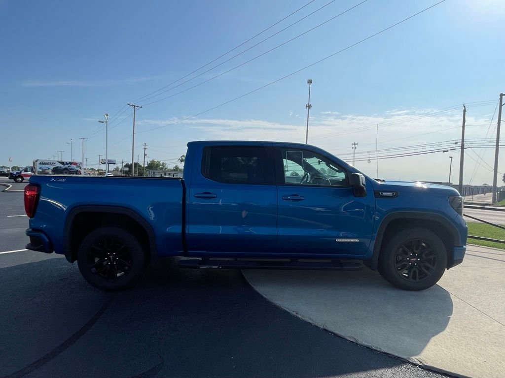 Used 2022 Dynamic Blue Metallic GMC Elevation image 8