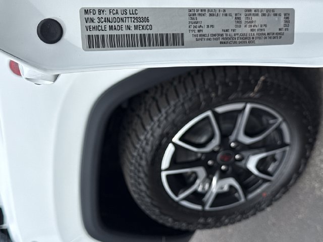 New 2026 Bright White Clear-Coat Exterior Paint Jeep Trailhawk image 28