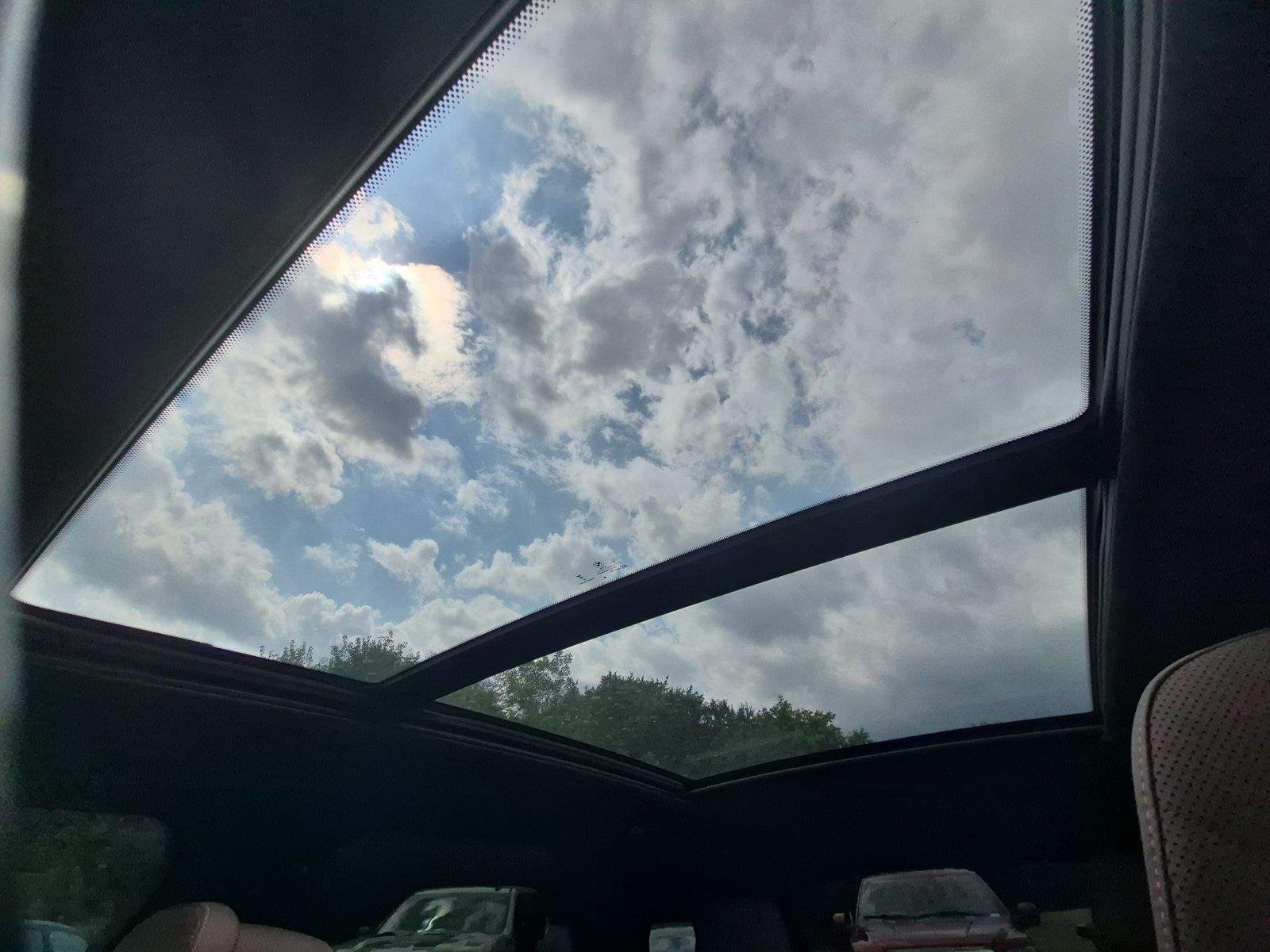 Used 2025 Skyscraper Grey Metallic BMW xDrive40i image 31