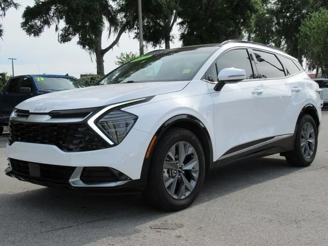 Used 2025 White Kia SX image 3
