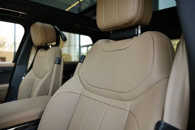 New 2026 Carpathian Grey Land Rover SE image 22