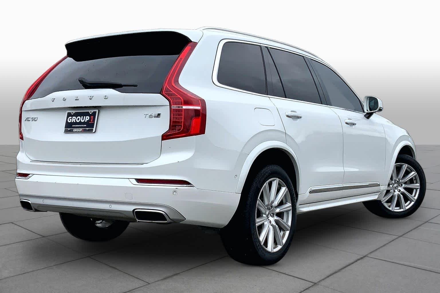 Used 2018  Volvo Inscription image 12