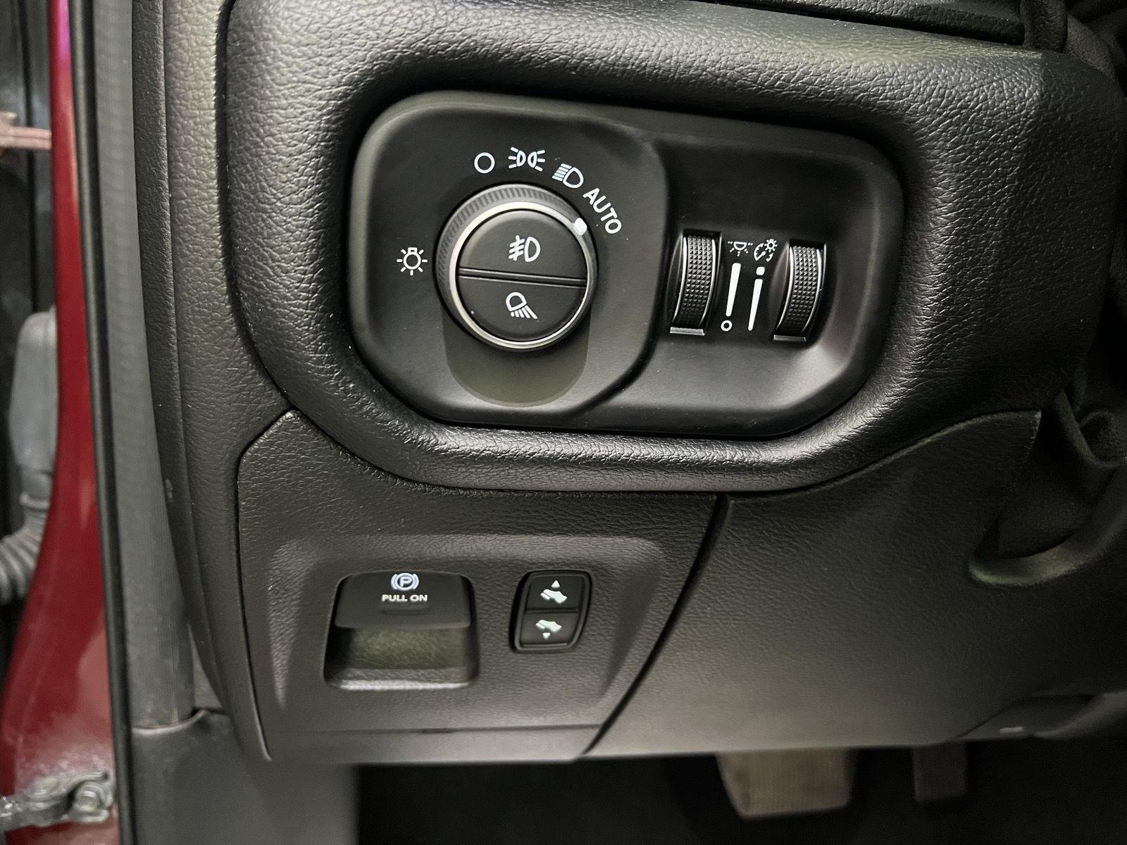 Used 2019 Delmonico Red Pearlcoat Ram Laramie image 12