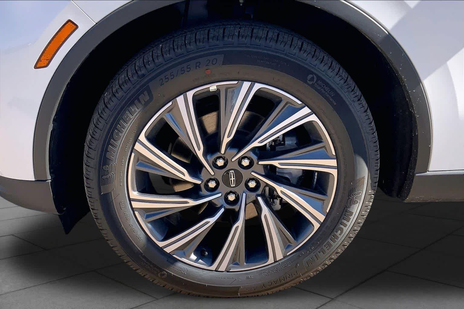 New 2026 Pristine White Metallic Tri-Coat Lincoln Premiere® image 11