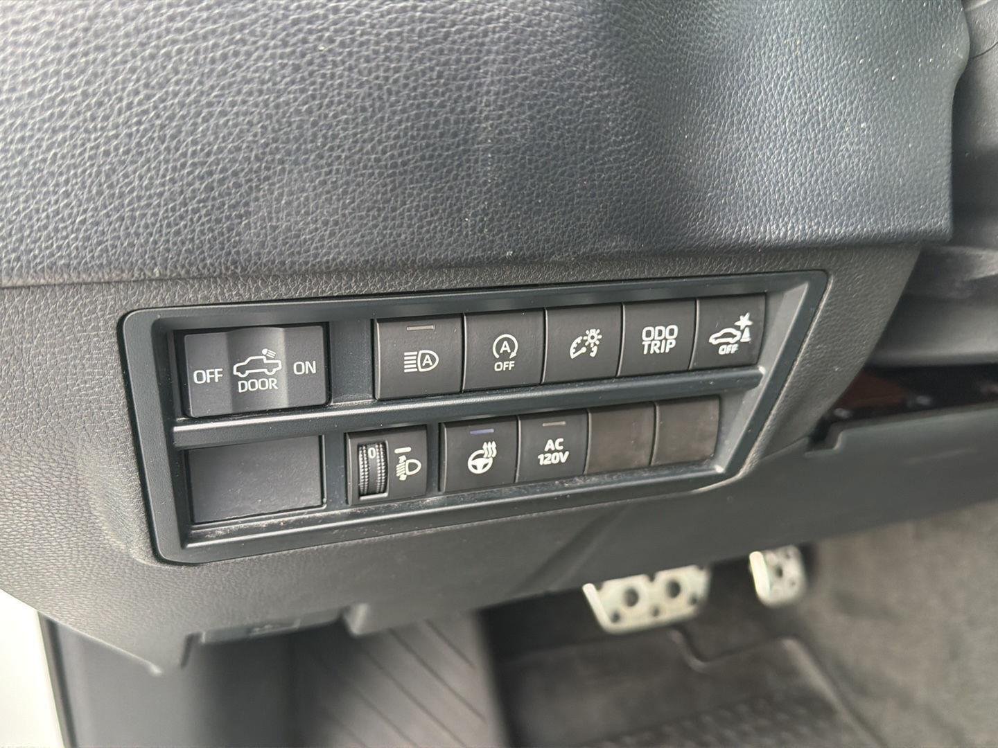 Used 2023 Ice Cap Toyota SR5 image 19