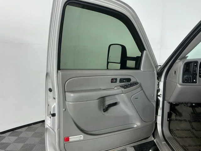 Used 2006 Silver Chevrolet Work Truck image 10