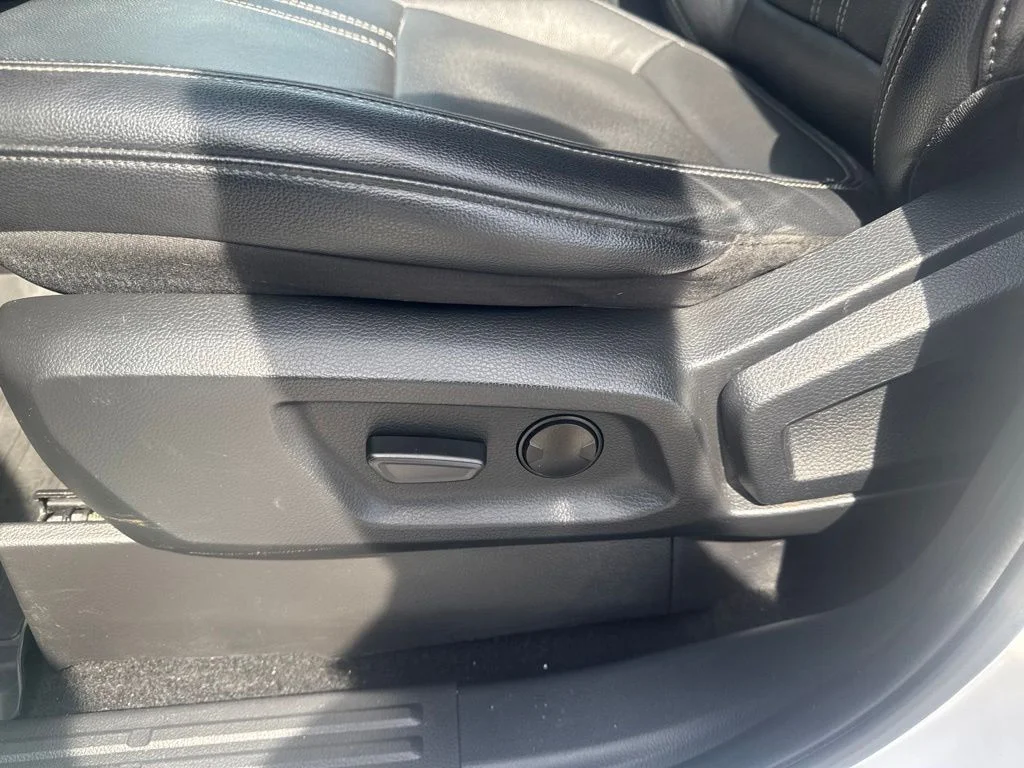 Certified Used 2023 Oxford White Ford Lariat image 13