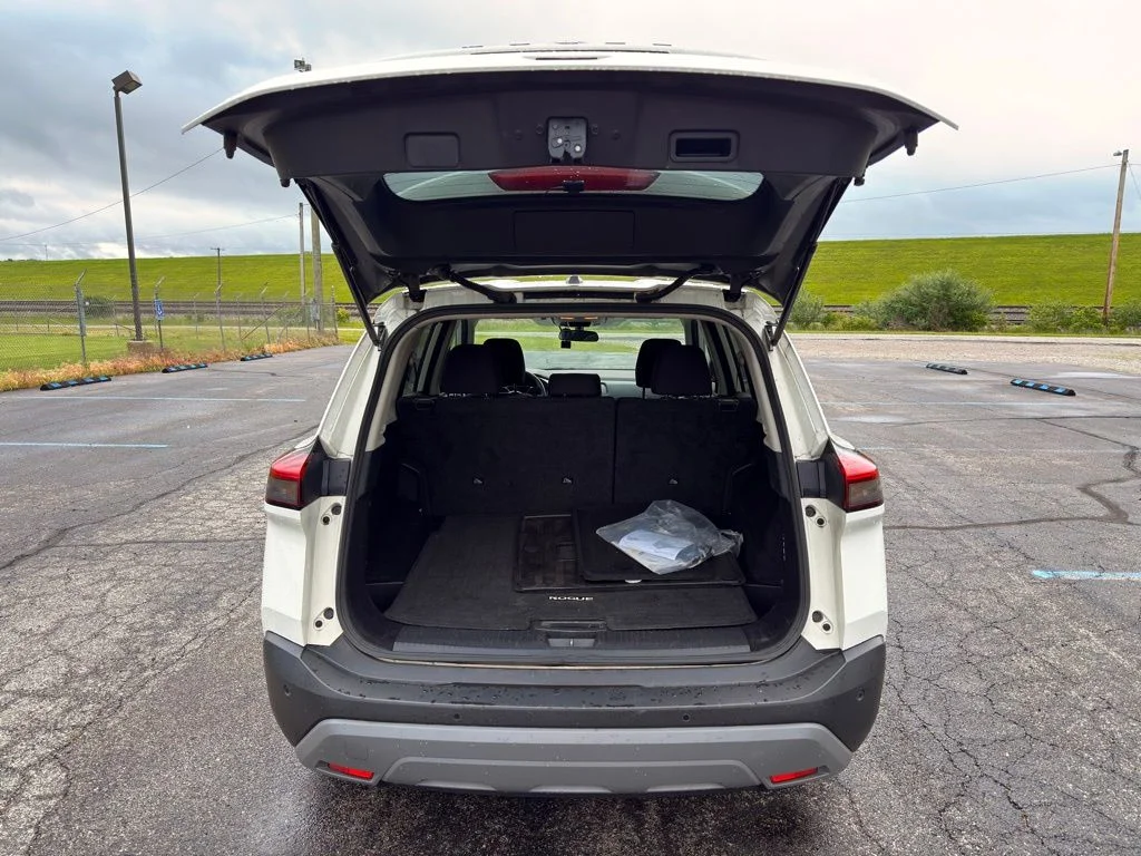 Used 2023 White Nissan S image 24