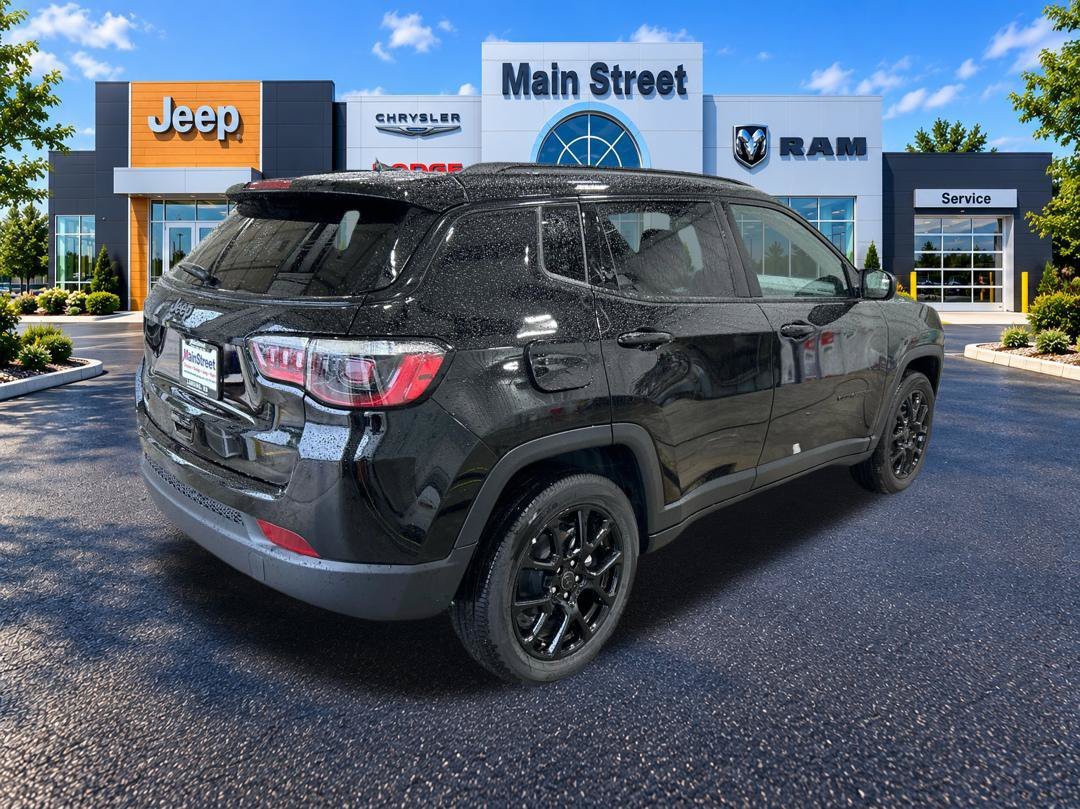 New 2026 Diamond Black Crystal Pearl-Coat Exterior Paint Jeep Latitude Altitude image 5