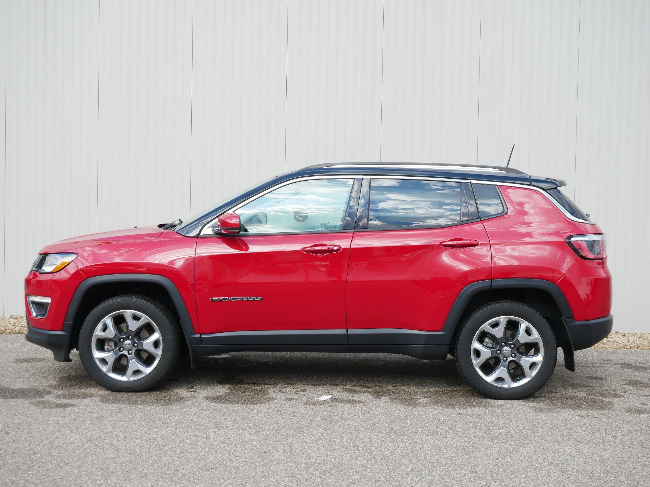 Used 2018 Jeep Compass Limited with VIN 3C4NJDCB5JT180409 for sale in Hastings, Minnesota