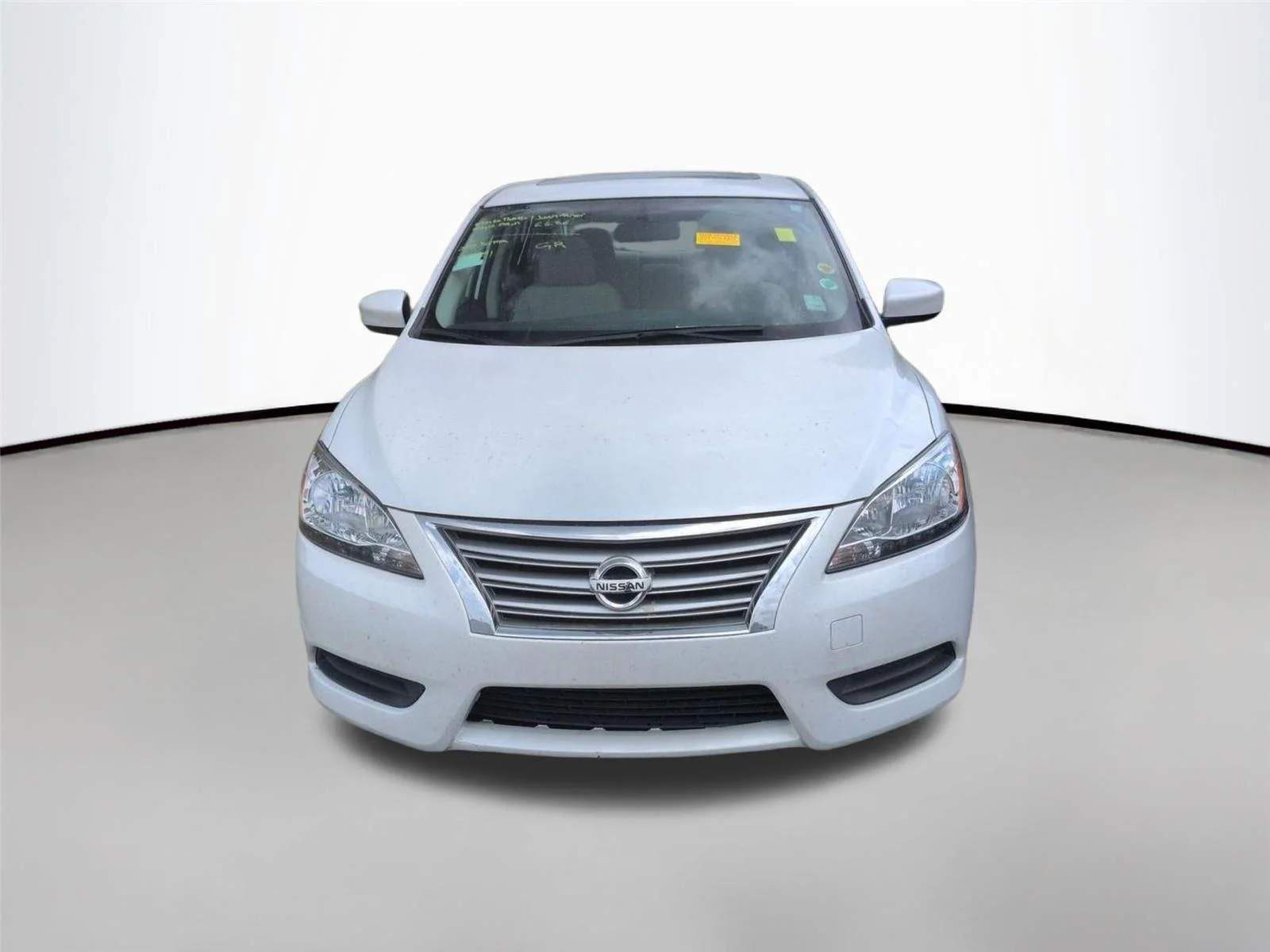Used 2015 Aspen White Nissan SV image 4