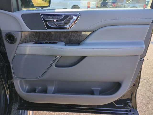 Used 2019 Black Lincoln Reserve image 34