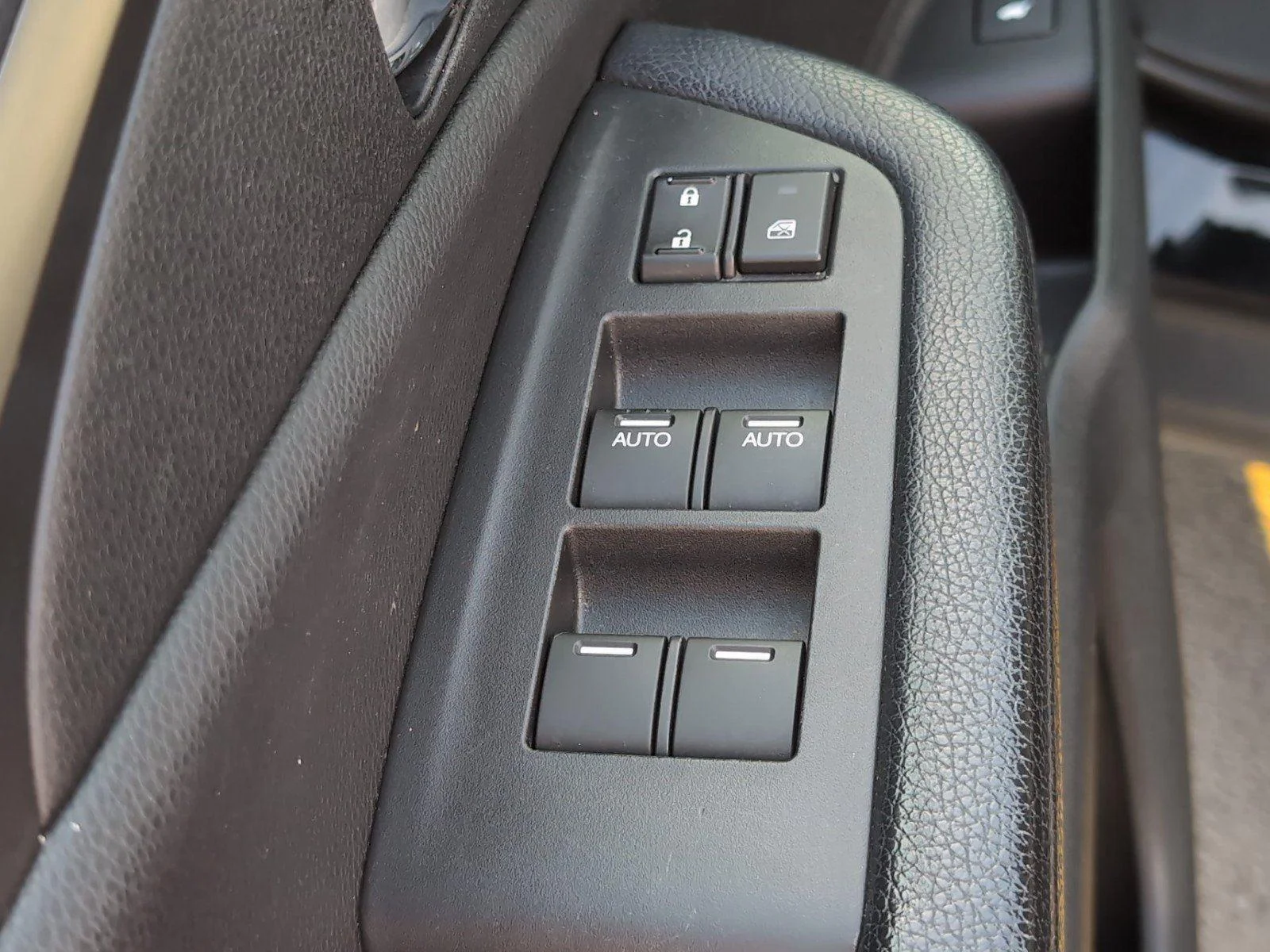 Used 2018 Crystal Black Pearl Honda EX-L image 21