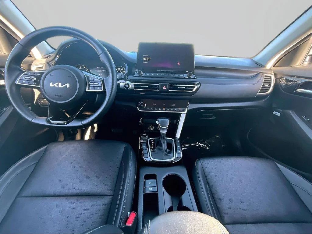 Used 2023 White Kia SX image 8
