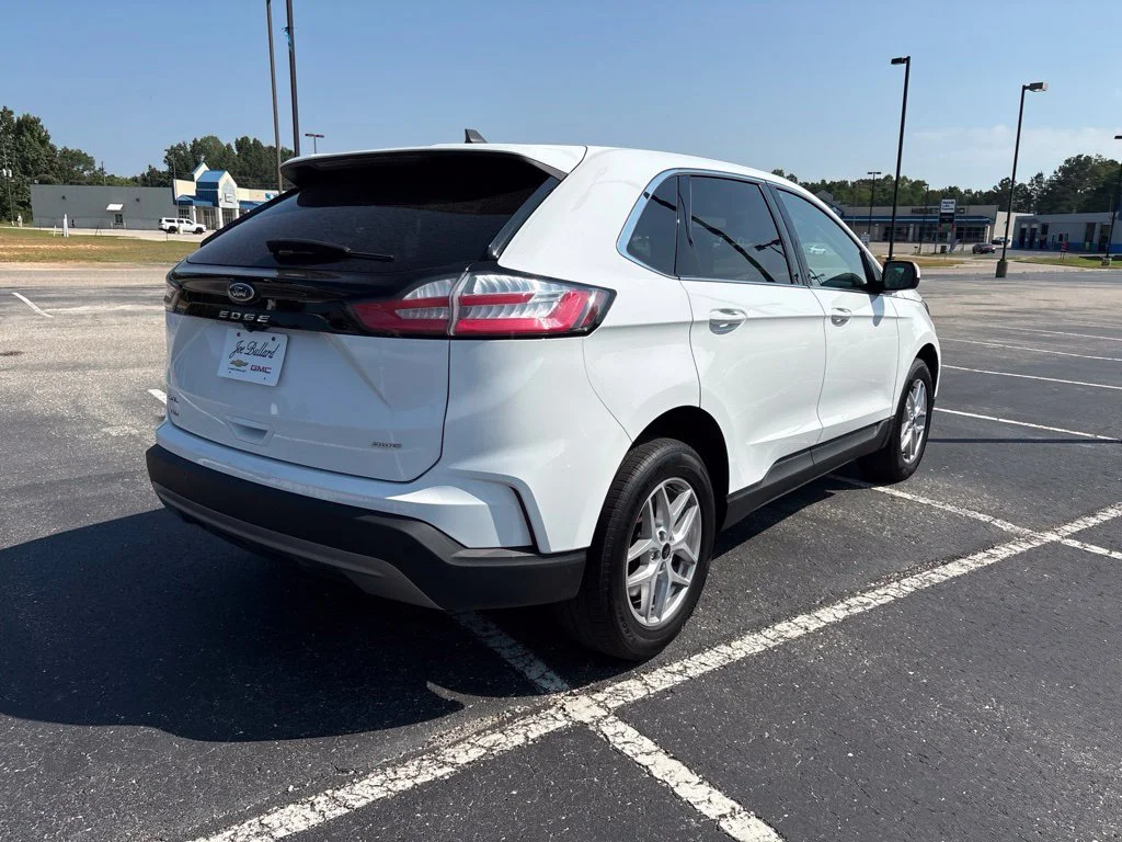 Used 2024 Oxford White Ford SEL image 5