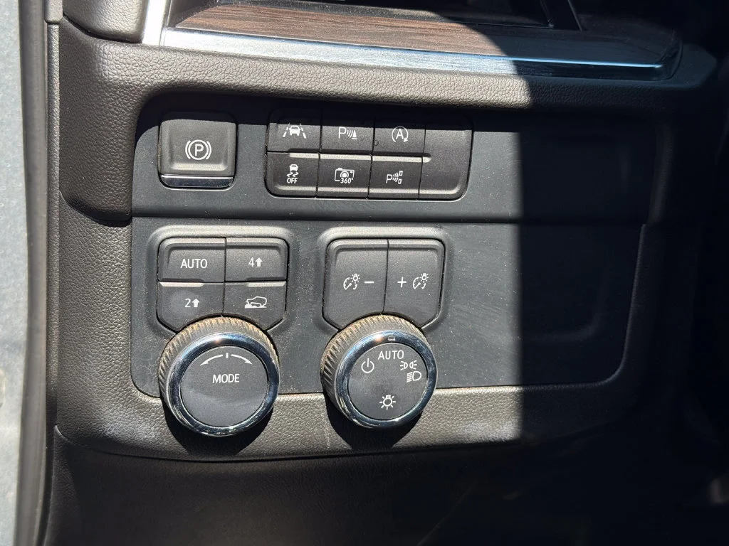 Used 2025 Sterling Gray Metallic Chevrolet LT image 9