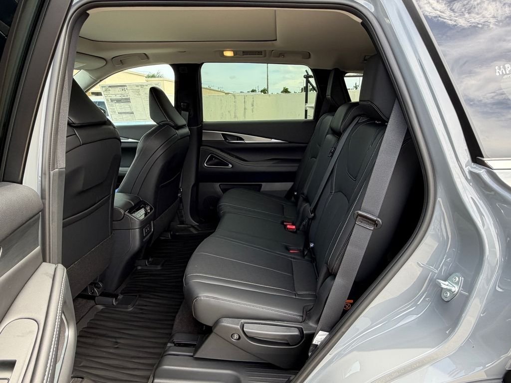 New 2027 HARBOR GRAY INFINITI Luxe FWD image 14