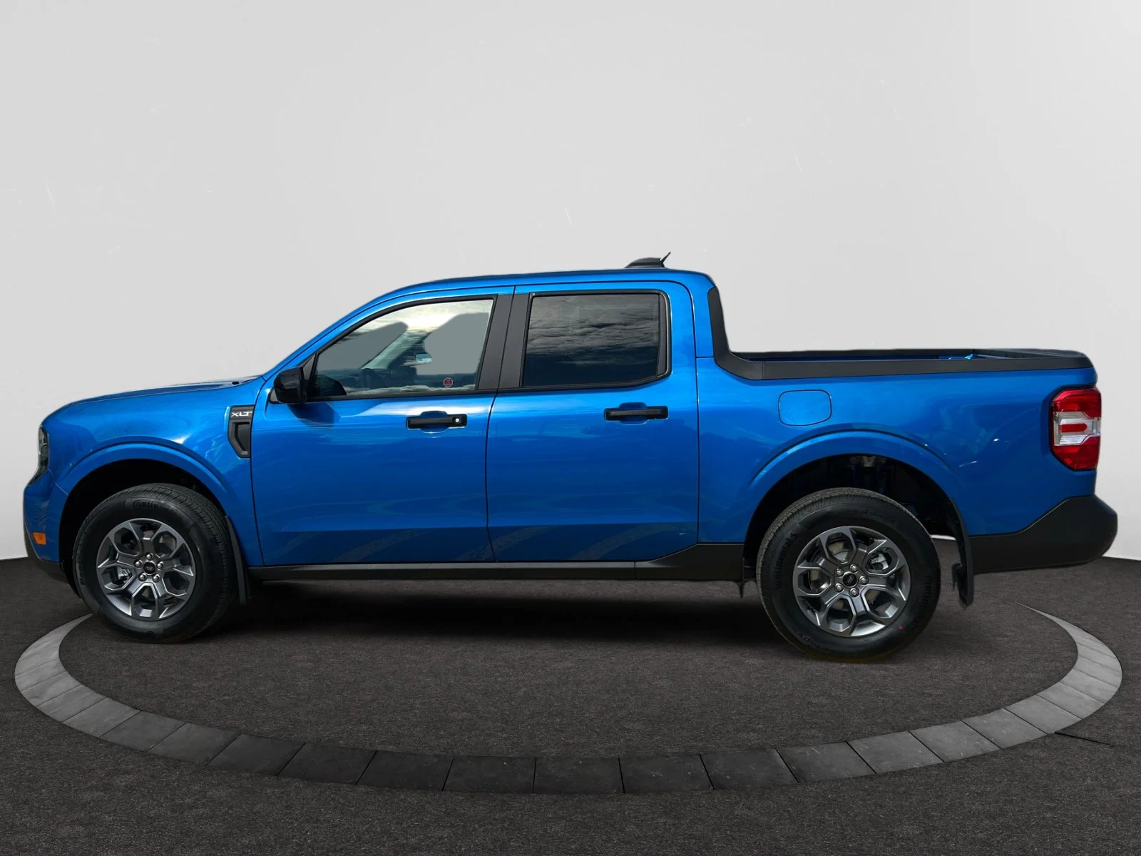 New 2026 Velocity Blue Ford XLT image 2