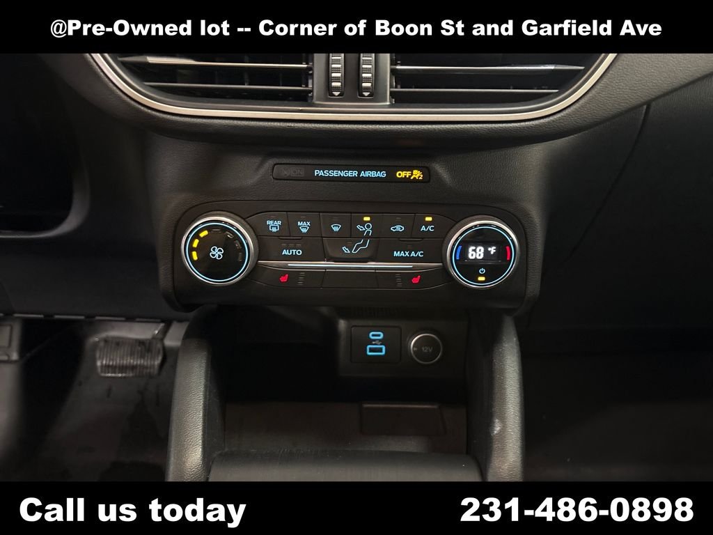 Used 2020 Blue Ford SE Sport image 19