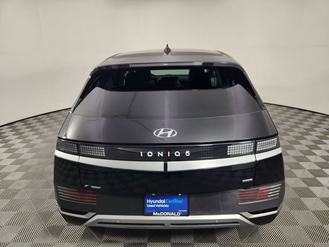 Used 2024 Black Hyundai SE image 4