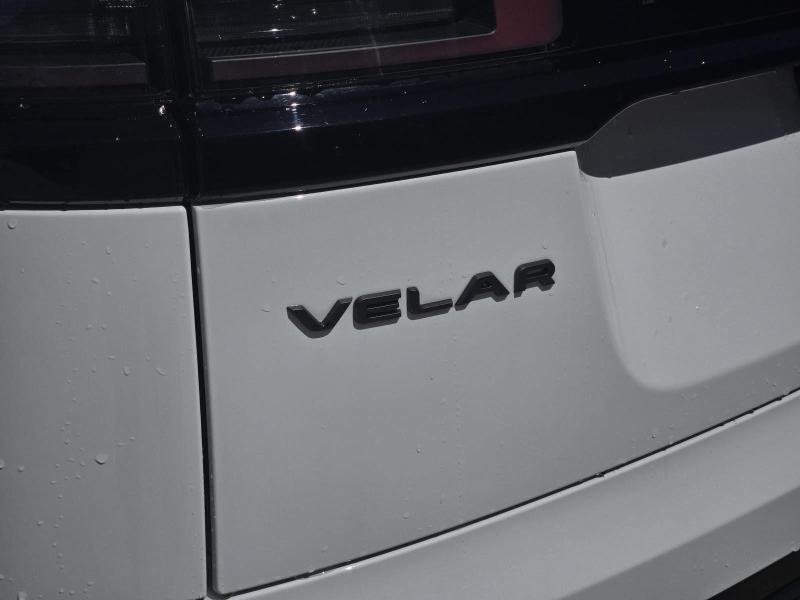Used 2025 Fuji White Land Rover Dynamic SE image 8