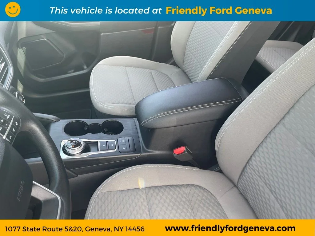 Used 2020 Red Ford SE image 27