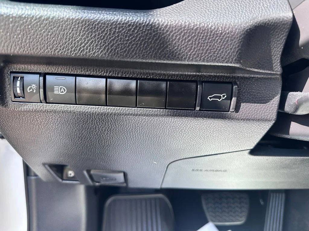 2024 Toyota RAV4 XSE - Photo 18
