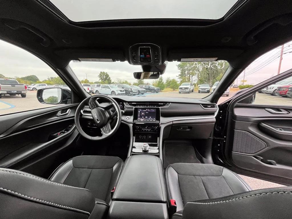 Used 2025 Black Jeep Altitude X image 16