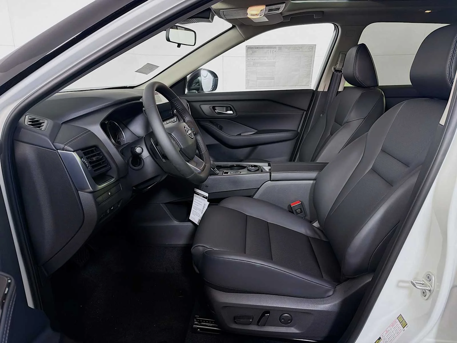 New 2026 Everest White Pearl TriCoat Nissan Dark Armor™ image 4