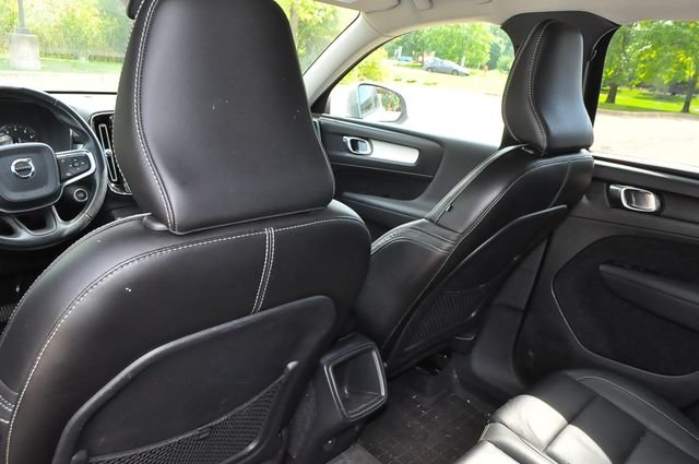 Used 2019 Silver Volvo Momentum image 14