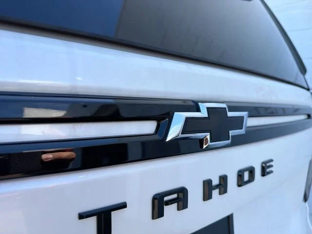 Used 2023 Iridescent Pearl Tricoat Chevrolet RST image 7