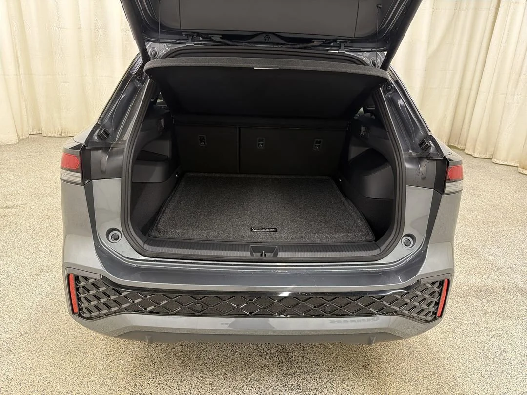 New 2026 Platinum Gray Metallic Volkswagen SE R-Line Black image 17